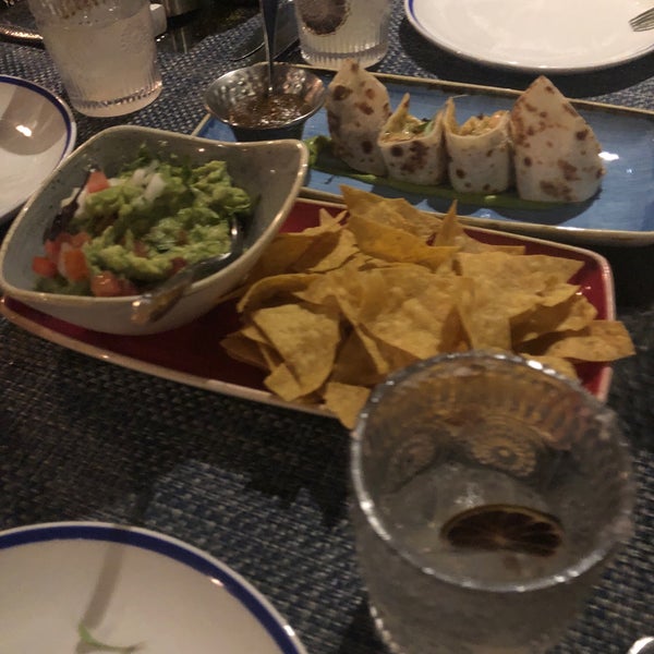 Das Foto wurde bei Maya Modern Mexican Kitchen + Lounge von Gokce Y. am 10/6/2019 aufgenommen