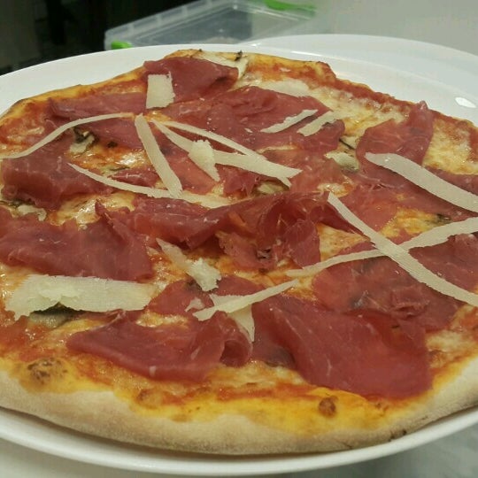 รูปภาพถ่ายที่ Leonardo İtalian Pizzeria โดย Orbay K. เมื่อ 11/4/2016