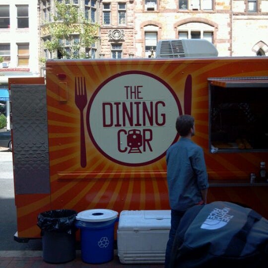Foto scattata a The Dining Car da patrick r. il 8/30/2011