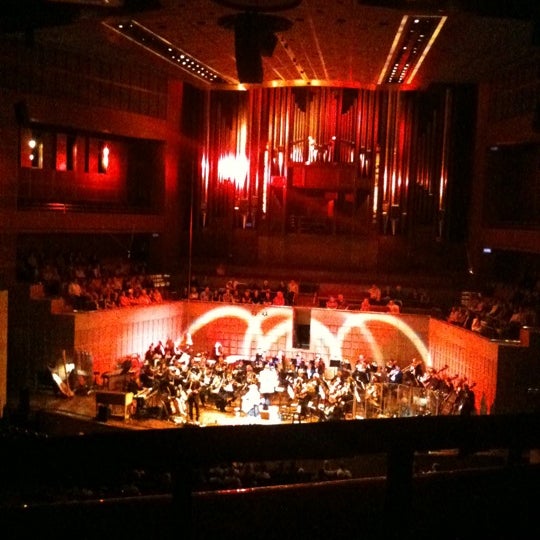 Foto tirada no(a) Morton H. Meyerson Symphony Center por Marya S. em 10/16/2011