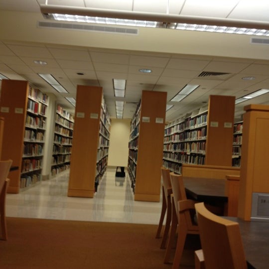 Foto tirada no(a) Brooklyn College Library por Oyinda O. em 2/1/2012