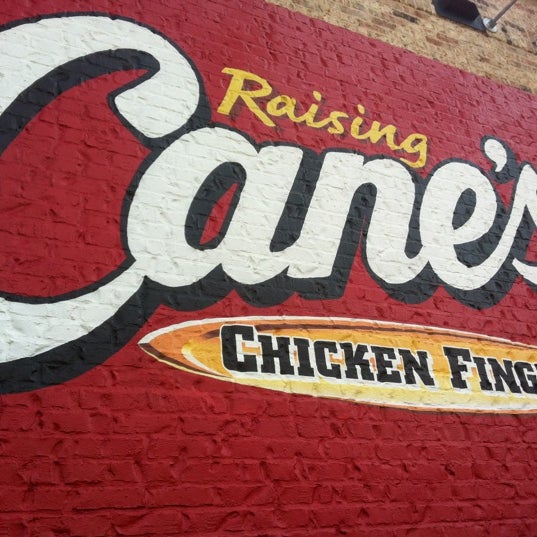Снимок сделан в Raising Cane&#39;s Chicken Fingers пользователем A-List Concierge 🔑 10/26/2011