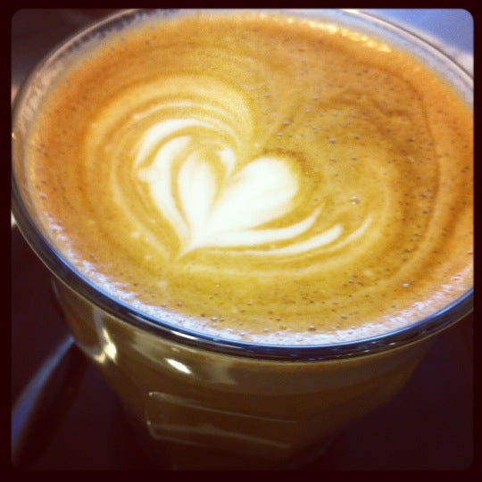 4/21/2012 tarihinde Jinny T.ziyaretçi tarafından Liberty Coffee'de çekilen fotoğraf