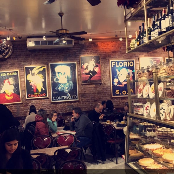 Foto scattata a Cafe Lalo da Ibrahim il 1/24/2018