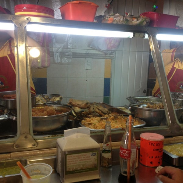 7/26/2013 tarihinde Dánae M.ziyaretçi tarafından Tacos sarita'de çekilen fotoğraf