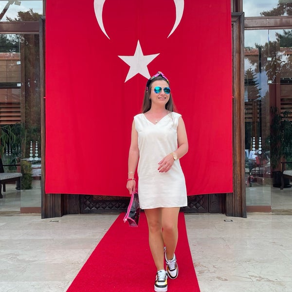 Das Foto wurde bei Martı Myra Hotel von 🦋Yeliz🍀 am 5/19/2022 aufgenommen