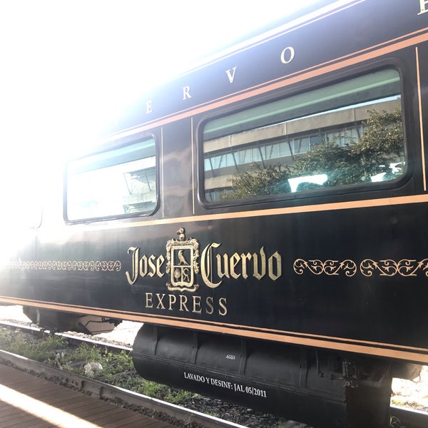 Снимок сделан в Jose Cuervo Express пользователем Monse P. 11/18/2018