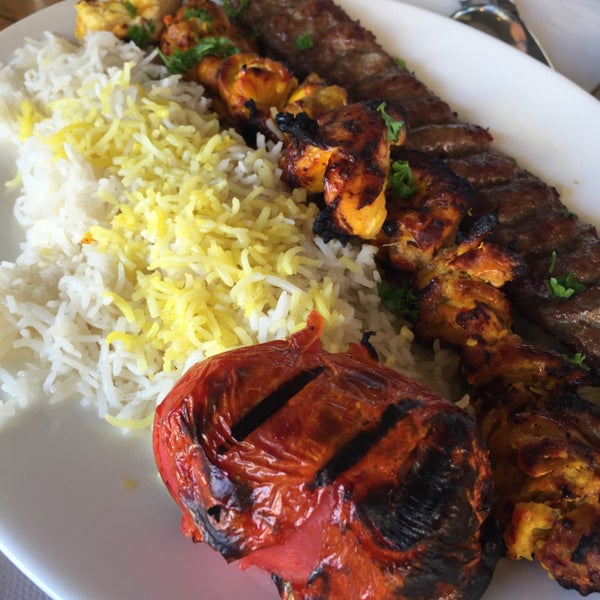 Photo taken at Shiraz Persian Restaurant + Bar رستوران ایرانی شیراز by Bran F. on 3/28/2015