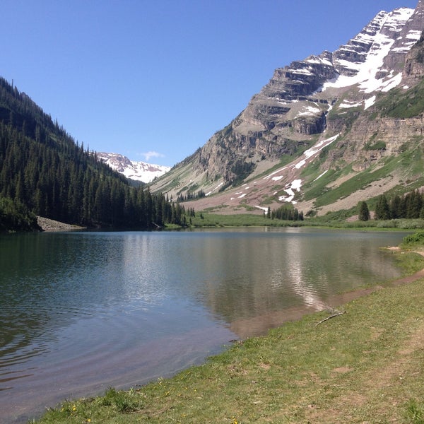 Photo taken at Maroon Bells Guide &amp; Outfitters by Oya F. on 6/25/2015