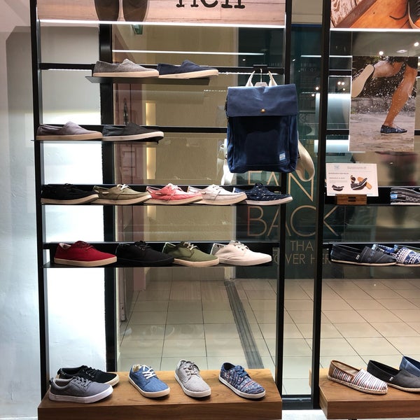 Toms - Store in Jaya