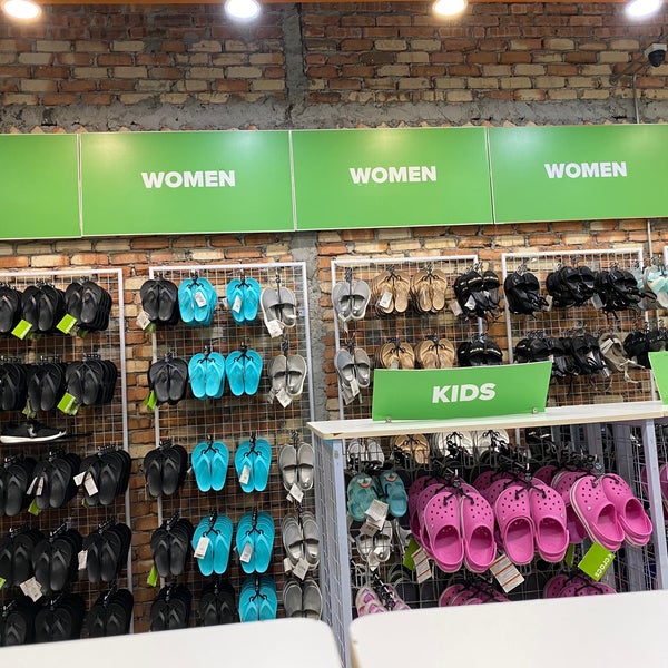 crocs premier outlet
