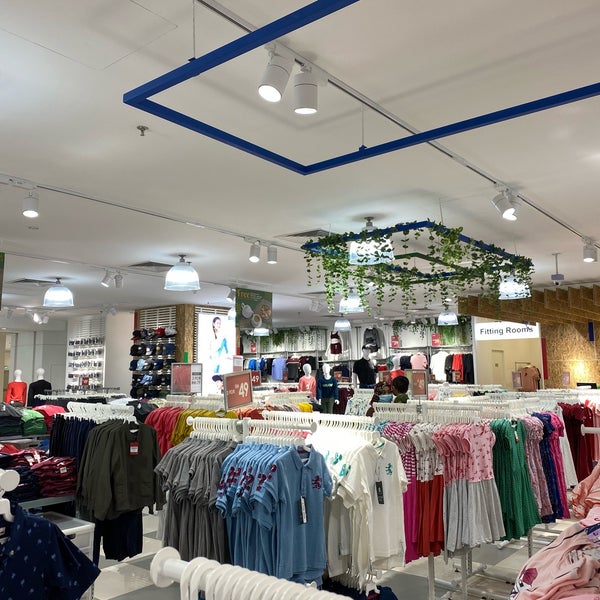 factory outlet store hours