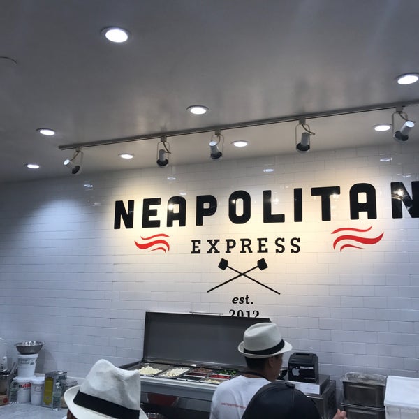 Foto tirada no(a) Neapolitan Express por Jeff em 3/31/2017