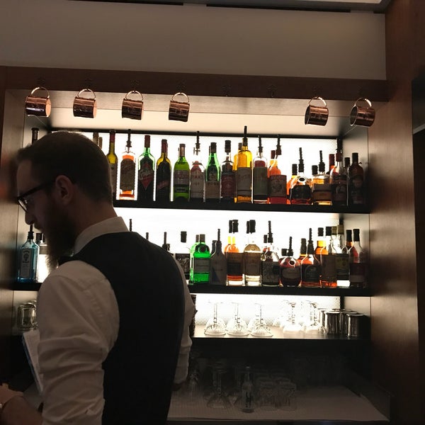 Foto tomada en Jules Verne Panorama Bar  por Jeff el 10/26/2017