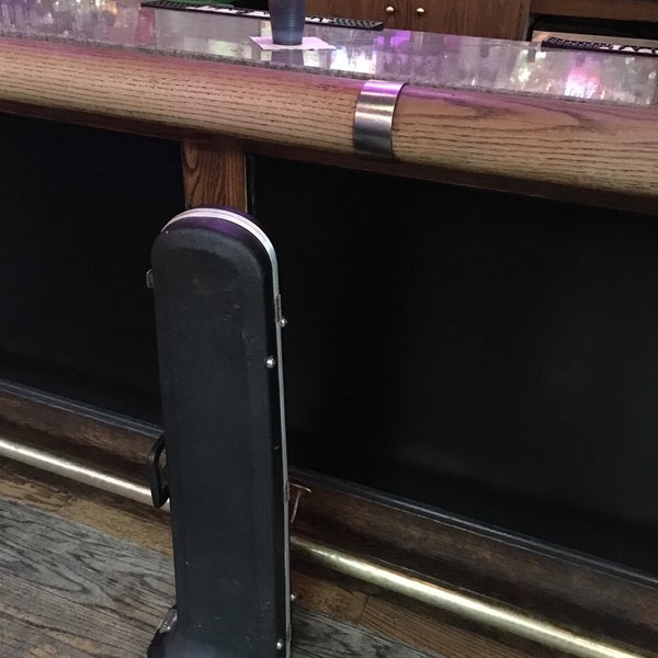 Foto tirada no(a) JR&#39;s Bar &amp; Grill por Andrew G. em 10/29/2019