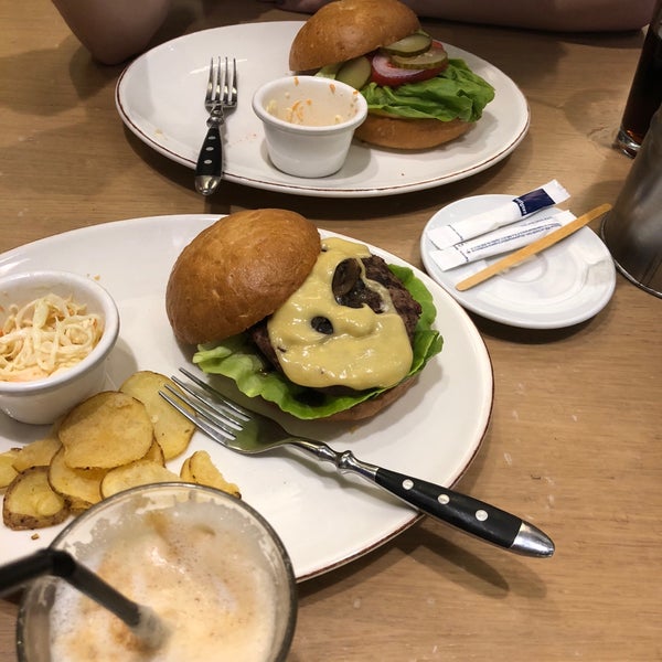 Foto tirada no(a) Star Burger por Anastasiia D. em 7/25/2018