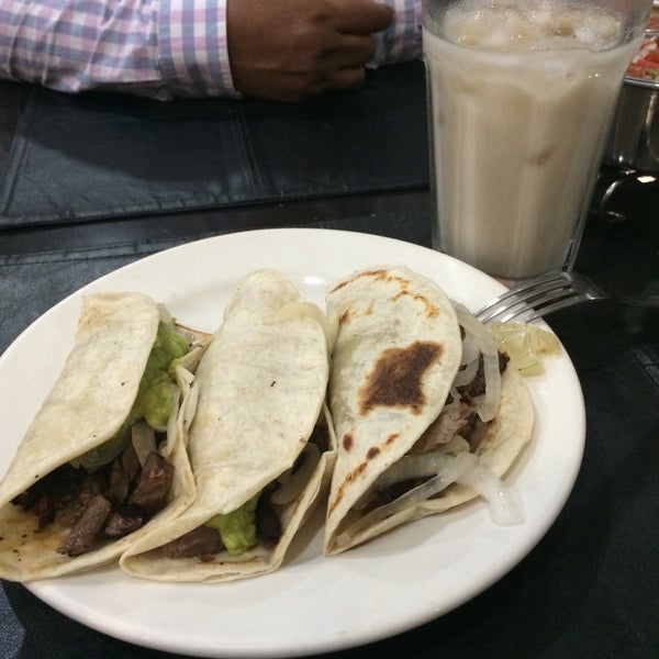 3/7/2015 tarihinde Patricia L.ziyaretçi tarafından OV Vaquero Restaurante y Taquería'de çekilen fotoğraf