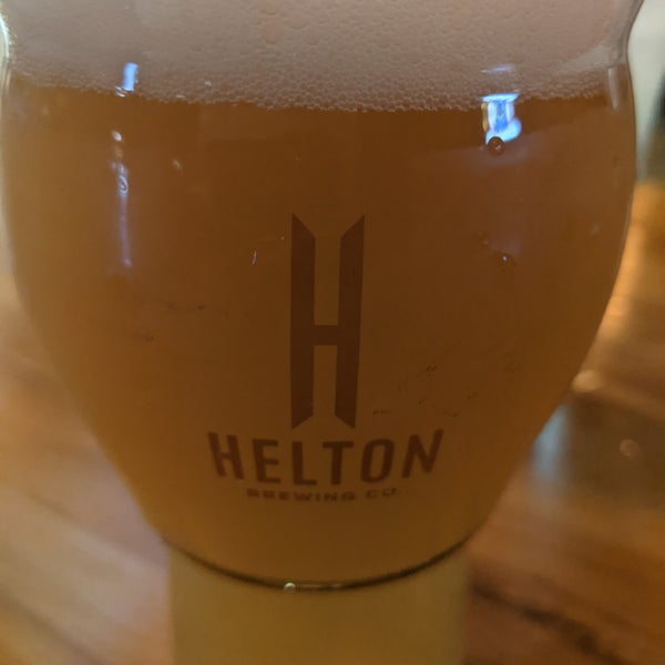 Foto diambil di Helton Brewing Company oleh Matthew M. pada 10/30/2020