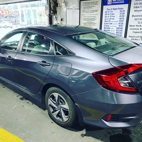 Hertz MANHATTANのレンタカー営業所