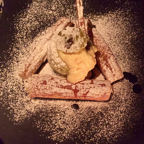 Dining under the stars makes chef explode in creativity! Amazing Duck burgers with foie gras & a touch of kumquatAnd for now masterpiece of the famous apple pie. Enjoy art!Well Done!