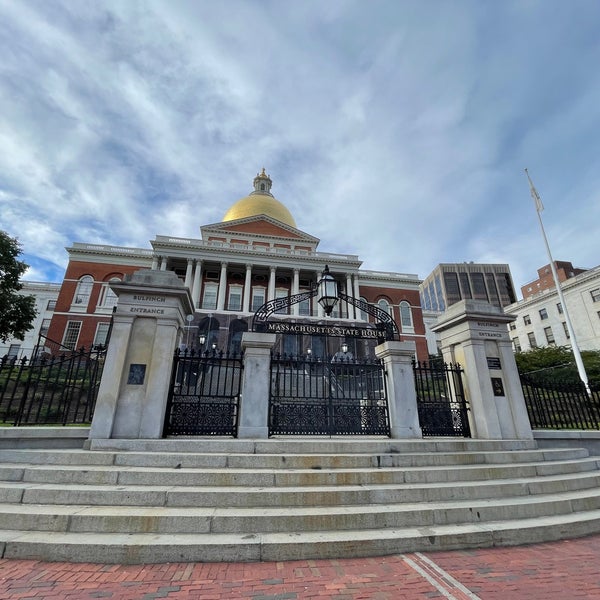 รูปภาพถ่ายที่ Massachusetts State House โดย Rachel A. เมื่อ 8/14/2022