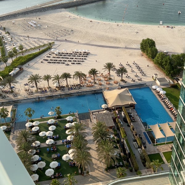 Foto scattata a DoubleTree by Hilton Dubai - Jumeirah Beach da Shoog il 9/18/2022