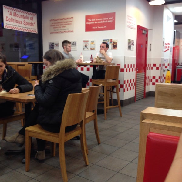 Photo taken at Five Guys by Chery San T. on 10/30/2015