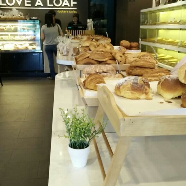 Снимок сделан в Love A Loaf Bakery &amp; Café пользователем Sunnie C. 8/26/2014