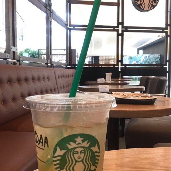 Foto scattata a Starbucks da gha il 7/23/2019