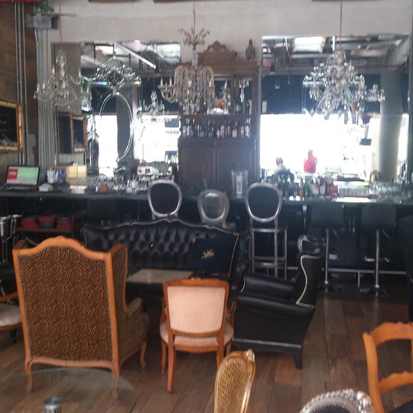 8/24/2013にJimmy Demamed M.がPraha Lounge &amp; Caféで撮った写真