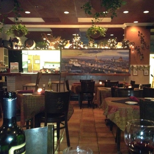 Foto scattata a Broccolini&#39;s Cafe da Beverly S. il 11/28/2012