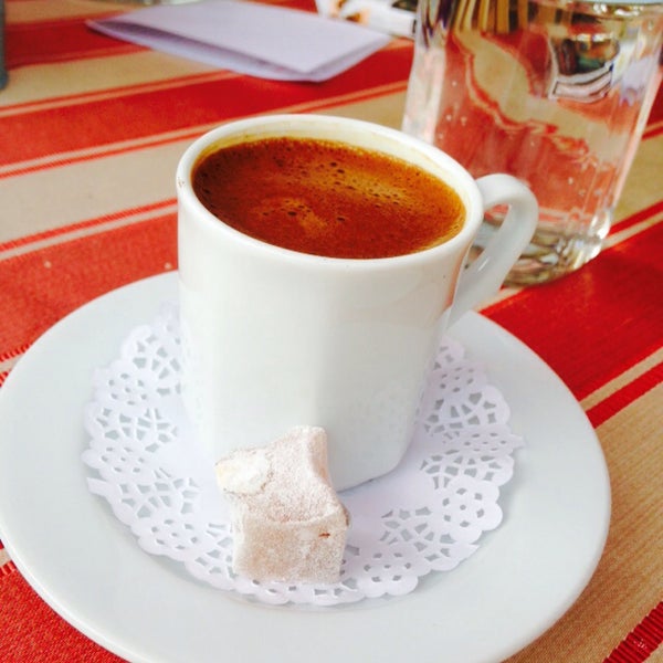 Foto diambil di Salacak Cafe oleh İlknur B. pada 4/29/2015