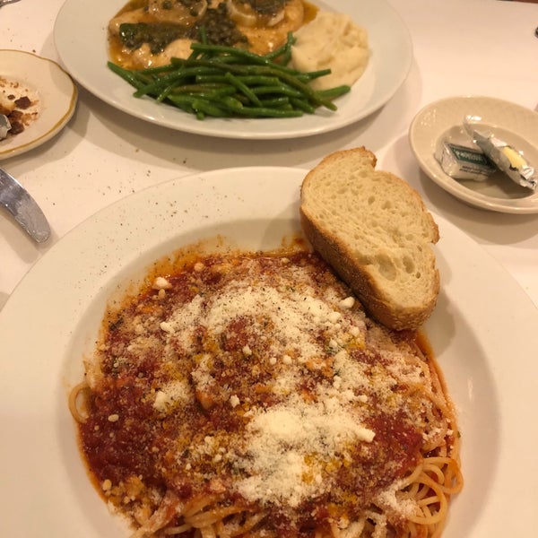 Foto diambil di Patsy&#39;s Italian Restaurant oleh Tour C. pada 12/9/2021