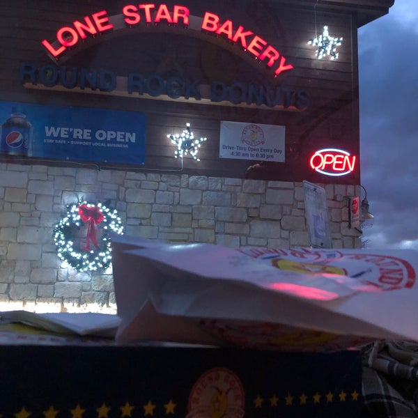 1/1/2021 tarihinde Tour C.ziyaretçi tarafından Round Rock Donuts'de çekilen fotoğraf