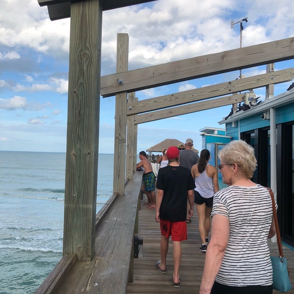 Das Foto wurde bei Cocoa Beach Pier von Kate J. am 10/16/2019 aufgenommen