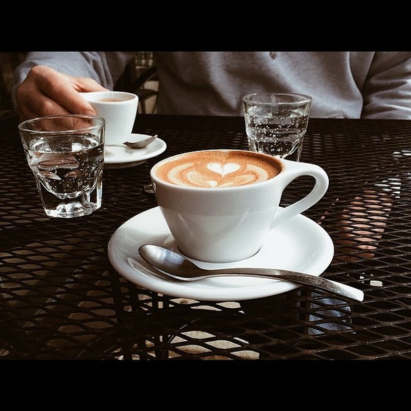 Foto tirada no(a) Method Coffee Bar por Shari em 4/12/2014
