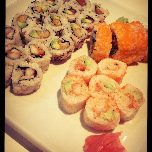 รูปภาพถ่ายที่ Eat Sushi โดย Luisa M. เมื่อ 6/16/2013