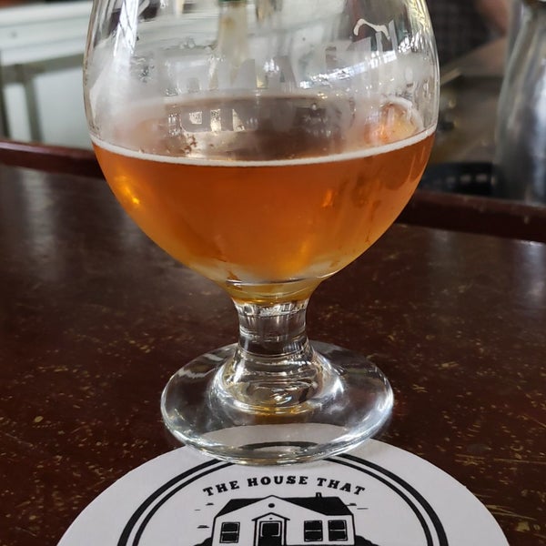Photo taken at Tomlinson Tap Room by Bradley A. on 4/23/2019