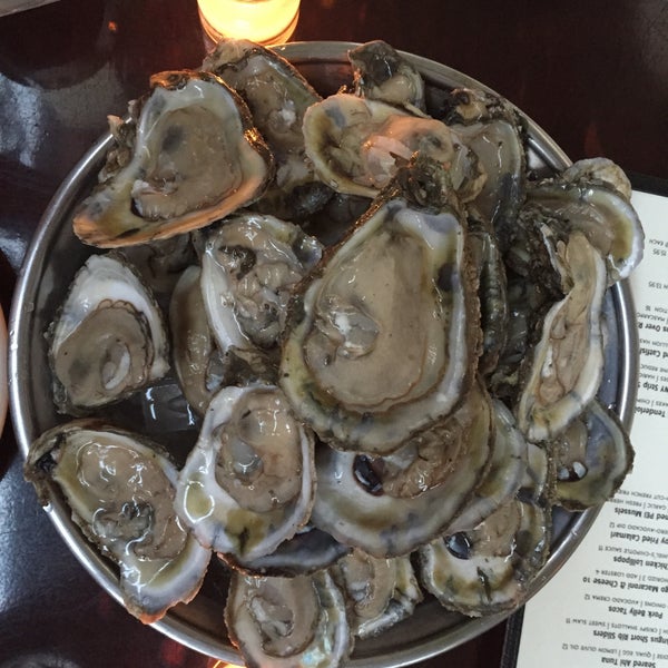 Foto scattata a Essex Restaurant da Diane Bernice D. il 9/24/2015