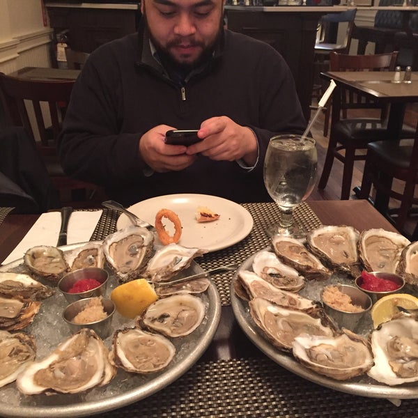 Снимок сделан в Psari Seafood Restaurant &amp; Bar пользователем Diane Bernice D. 1/28/2016