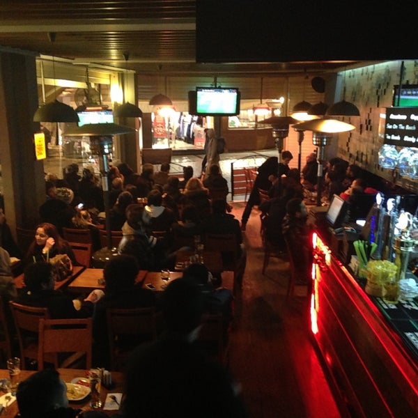 รูปภาพถ่ายที่ Elma Pub &amp; Beercity โดย Hasan D. เมื่อ 4/26/2013
