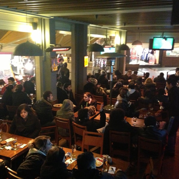 4/22/2013에 Hasan D.님이 Elma Pub &amp; Beercity에서 찍은 사진