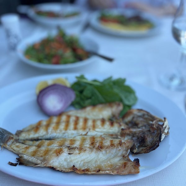 Foto tirada no(a) Yasemin Restaurant por Masoomeh S. em 6/14/2022
