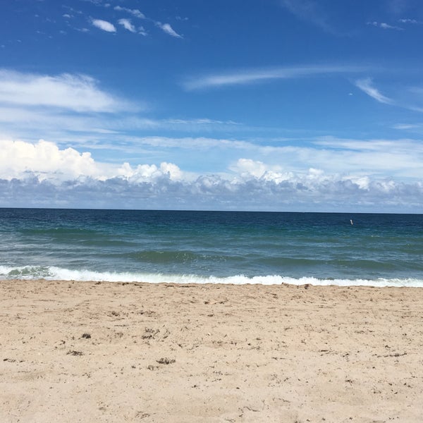 Das Foto wurde bei Fort Lauderdale Marriott Harbor Beach Resort &amp; Spa von Travis K. am 5/18/2018 aufgenommen