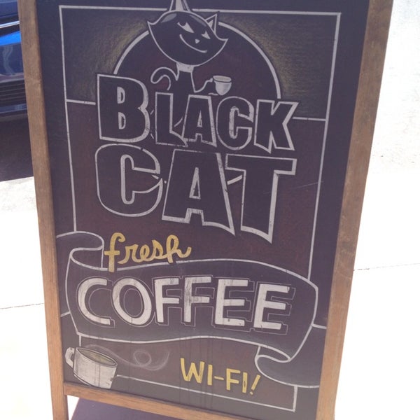 Foto tomada en Black Cat Coffee House  por Crash Pad el 6/8/2013