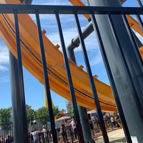 Photo taken at Six Flags Discovery Kingdom by H . M. on 7/21/2019
