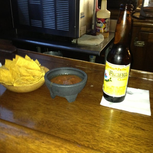 Снимок сделан в Luchita&#39;s Mexican Restaurant пользователем breyes757🇮🇪🇮🇹🇩🇪 3/7/2013