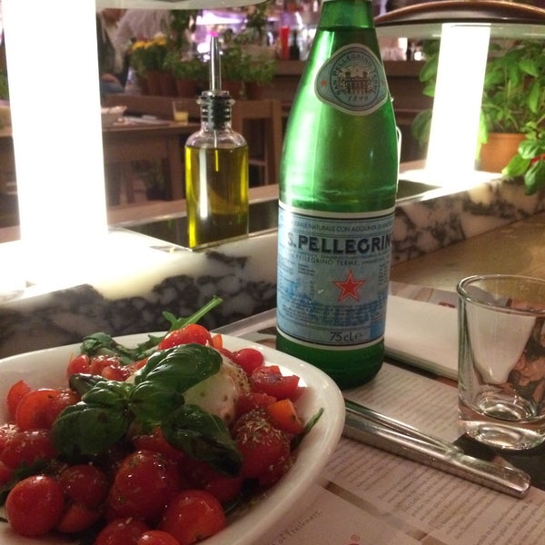 Photo taken at Vapiano by Jh Abdon R. on 10/5/2015
