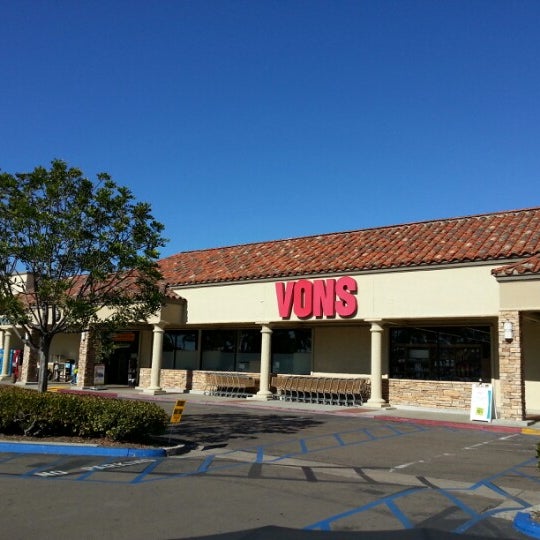 Vons Grocery Store in San Diego
