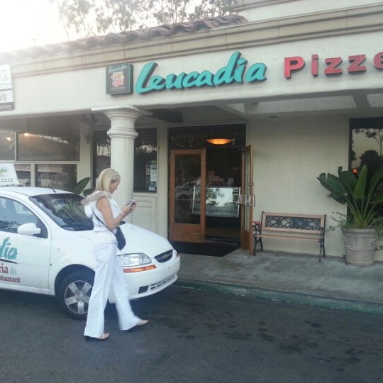 Foto tomada en Leucadia Pizzeria &amp; Italian Restaurant  por Bill K. el 11/24/2012